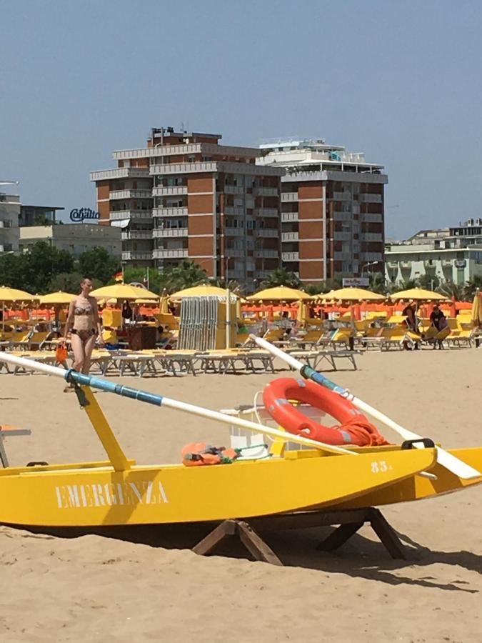 Appartamento Fronte Mare Rímini Exterior foto