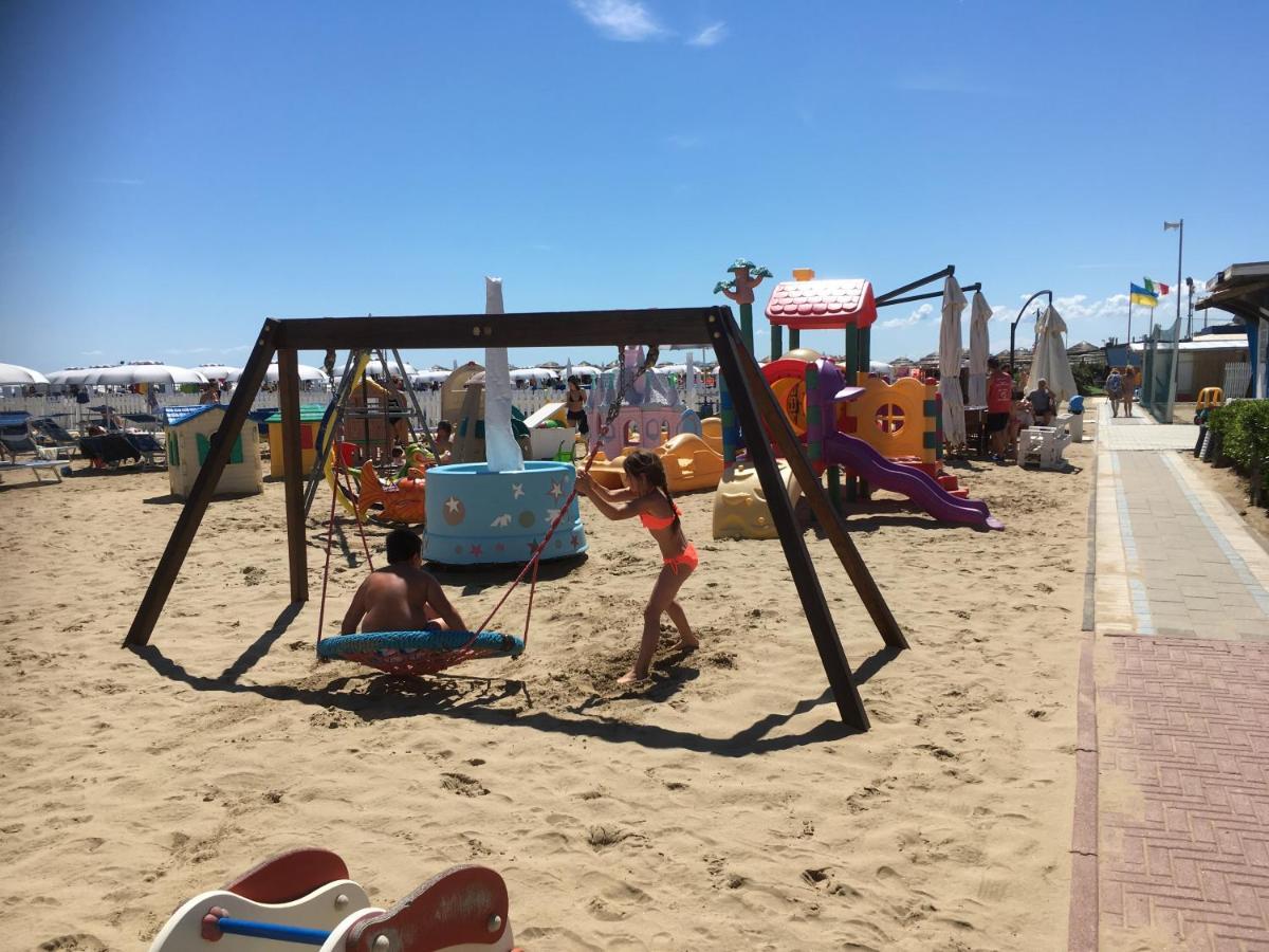 Appartamento Fronte Mare Rímini Exterior foto