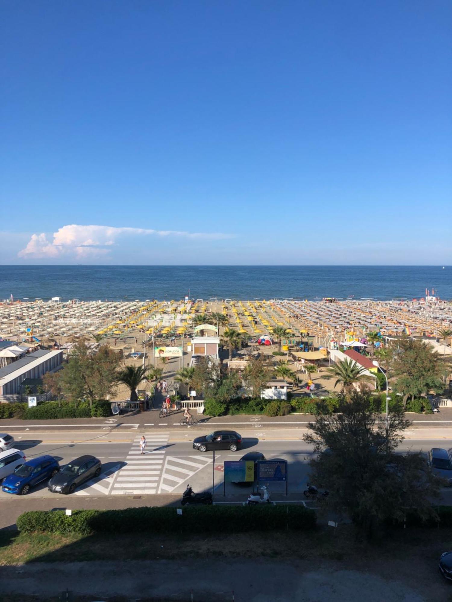 Appartamento Fronte Mare Rímini Exterior foto